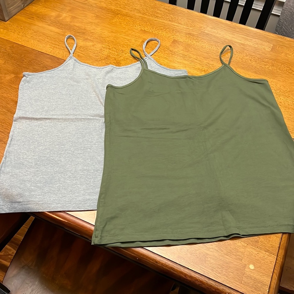 2 Pack Women’s Tanks XL